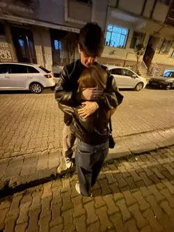 Ahu / Abimin Arkadaşı / Öpücük