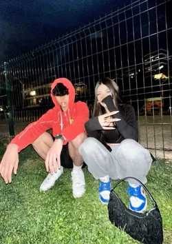 Beyzoooo🦁¹⁹⁰⁵ / Öylesine/Texting / İyimisin sen??