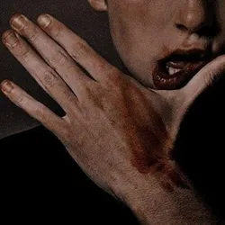 Derin Mira Armutlu / Vampir aşkı / Karakter tanıtımı