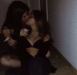 Joja erkakning anusini yalaydi va uning qozini soradi Keksa ayollar porno guruh manstruatsiya