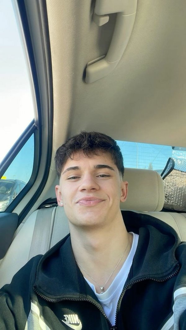 Hümeyra Koç / Taçlı Kızım / İÇİMİZDEKİ HAİN