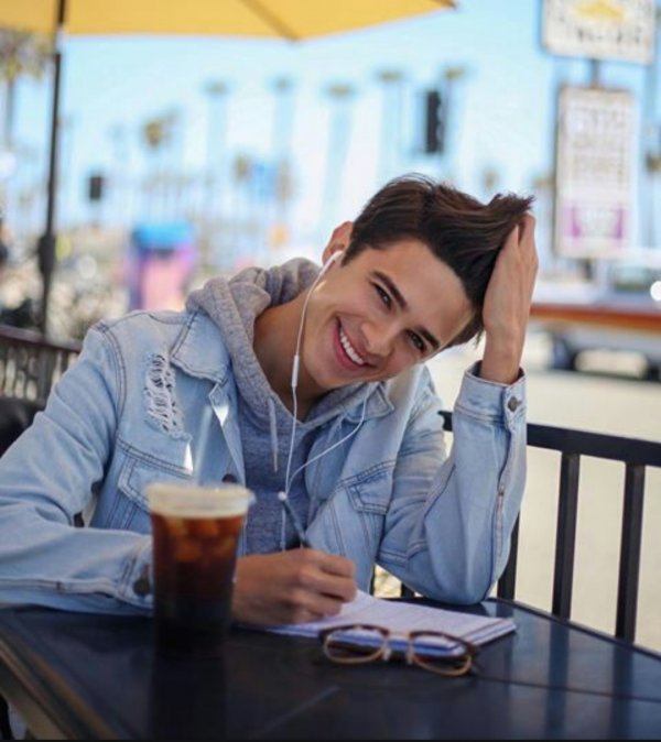 Alperen İpek / Yeniyim Ben (Tamamlandı) / Kırgınlık Geçer Yerini Mutluluk Alır