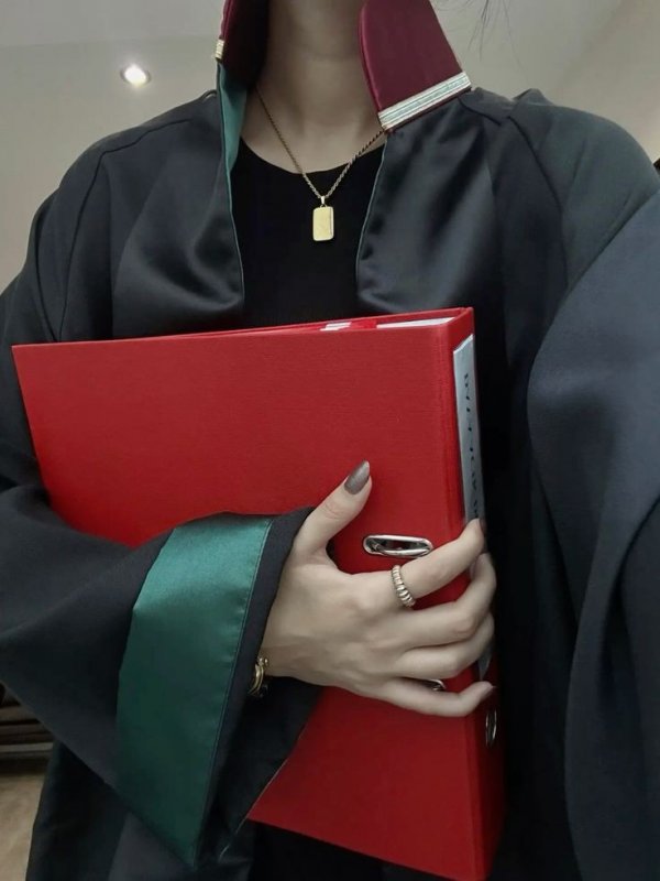 Kübra Çelik / TUTSAK AŞK / BUNLARDA KİM?