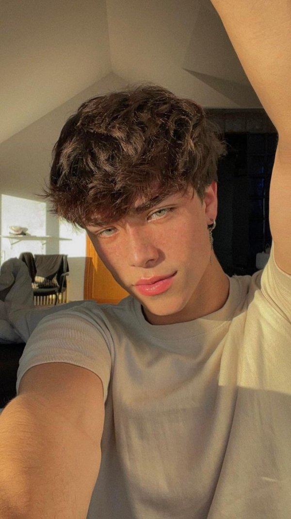 Maviii / Yolun Ardındakiler / 1. Bölüm