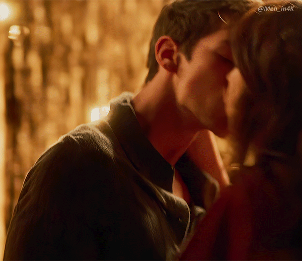 Deniz / KARIŞIK NUMARALAR/YARI TEXTING / 30. BÖLÜM: BEKLENMEYEN ÖPÜCÜK