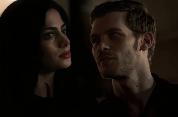 Deniz / KARIŞIK NUMARALAR/YARI TEXTING / 40. BÖLÜM: Düşten Daha Güzel