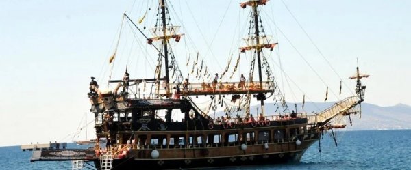 Yılmaz Örmeci / Her Limanda Bir Sevgili / 8. Bölüm: Korsan Saldırısı