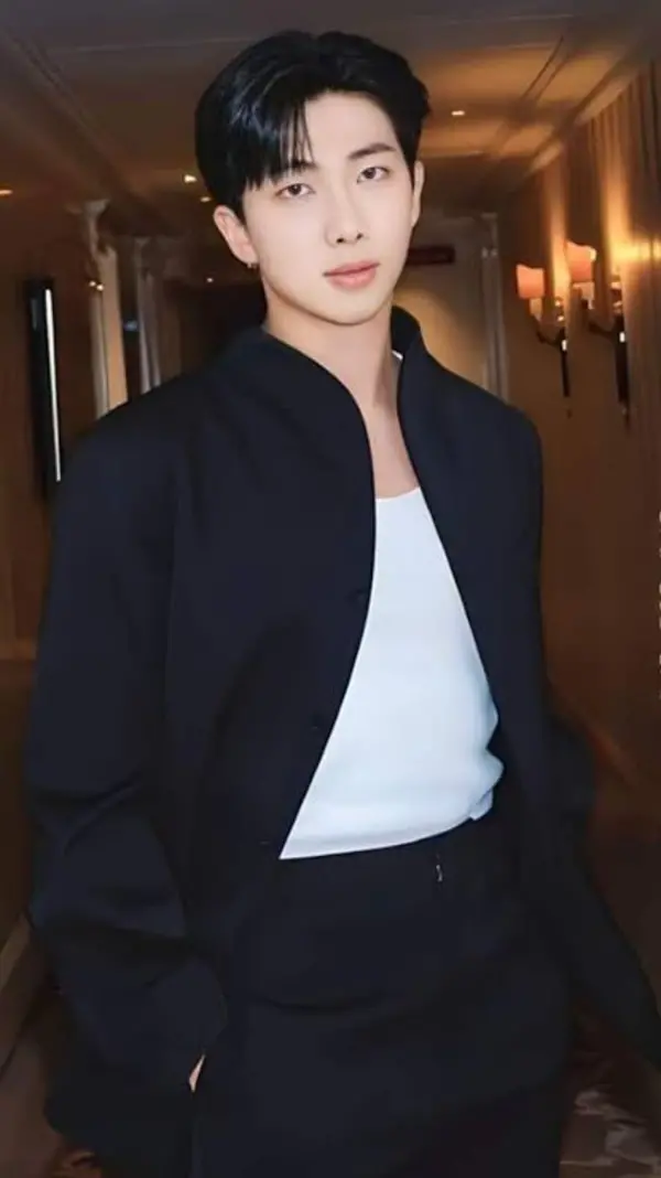Sakisa / BENİM ARMY YOLCULUĞUM💜 / BTS RM( Namjoon)💜 BTS'in Lideri,Rapçi, Söz Yazarı, Prodüktör