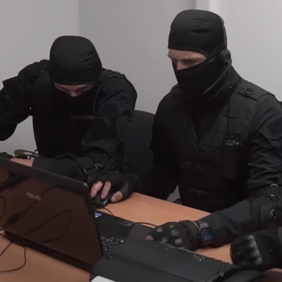 Beyza Yıldırım / YÜZBAŞININ PORTRESİ (FİNAL OLDU) (DÜZENLENMEDE) / YÜZBAŞININ PORTRESİ