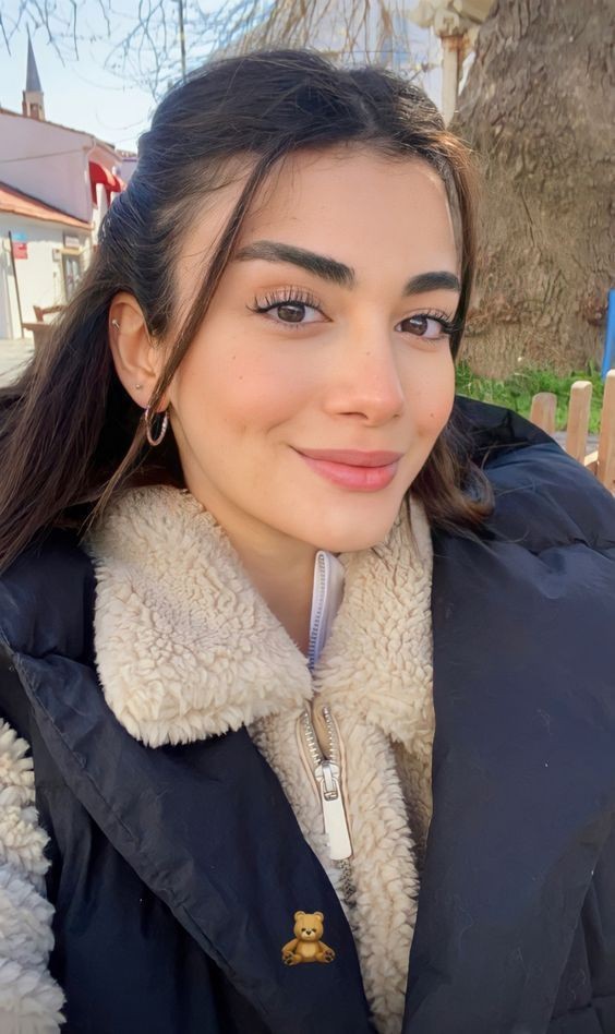 Beyza Yıldırım / YÜZBAŞININ PORTRESİ (FİNAL OLDU) (DÜZENLENMEDE) / Sana Olan Aşkımı Ayyıldız Kolye Anlatsın...