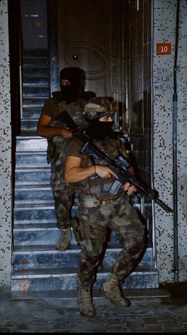 Bozkurt Pençesi / Yarım Kalan Sigara / Bölüm 6 : Timin başı Dertte