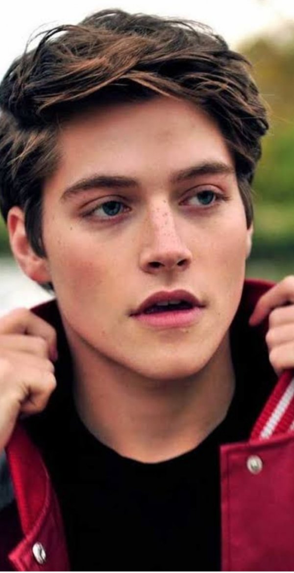 Nisanur Demirci / İntikam ( Yüzbaşı Azra bozkurt ) / Umut