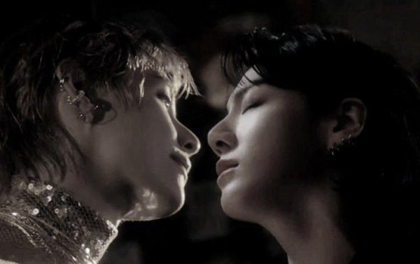 Quarter Back / Scapegoat| TaeKook / 1|Onun Günbatımı