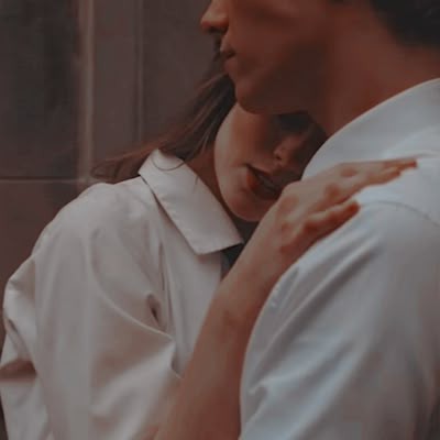 Yalives Doğan / Resmen Aşık / Önyazı