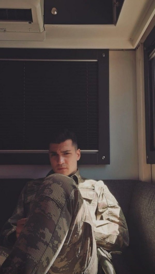 Birazcıkyazar / Komutan / Huzursuz bekleyiş