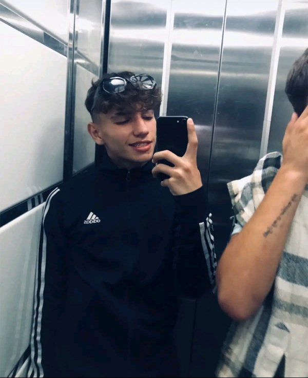 Kimse değil / Mahalle aşkı / 4 Bölüm