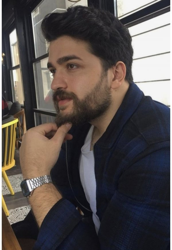 Zehra B.Art / GECENİN ARDINDAN / Karakter Tanıtımı -4 Tarık Karamanoğlu
Gülcanın patronu Gizemli,bilge,Karizmatik, Güçlü,Beyefendi ,vijdanlı,bir adam.