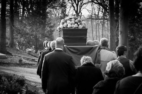 sema turan / Karanlık Yüz: Gölge / 3. Cenaze