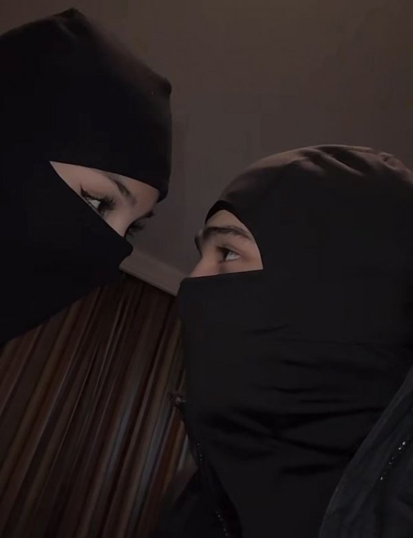 Yıldız Tozu / AHVES / 1.'PUSUYA DÜŞEN YÜREKLER'