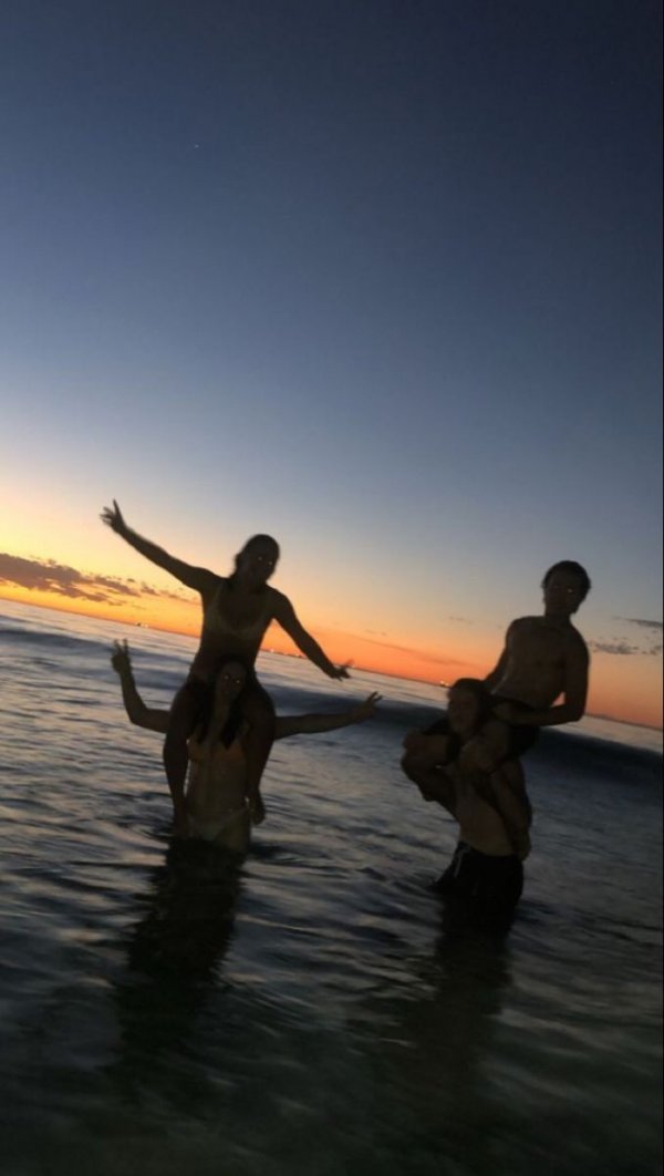 Zeynep Güllü / Abimin arkadaşı ! / Deve güreşi