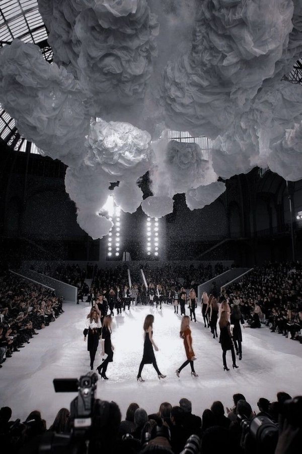 Satürn`ün Halkası / Zamanın İzleri / Parla