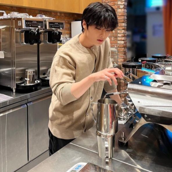 Hiraৎ / Biz (Us) / 22: Barista