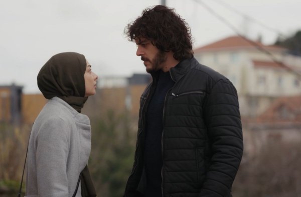 Şeymanur / Uçurumlar İçinde / Bir