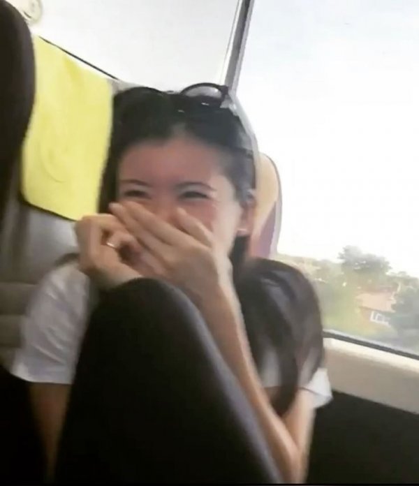 Marry 💅🏻(elom) / Yağmurun altında~TEXTİNG / Soğuk bir Beren sıcak bir berat.