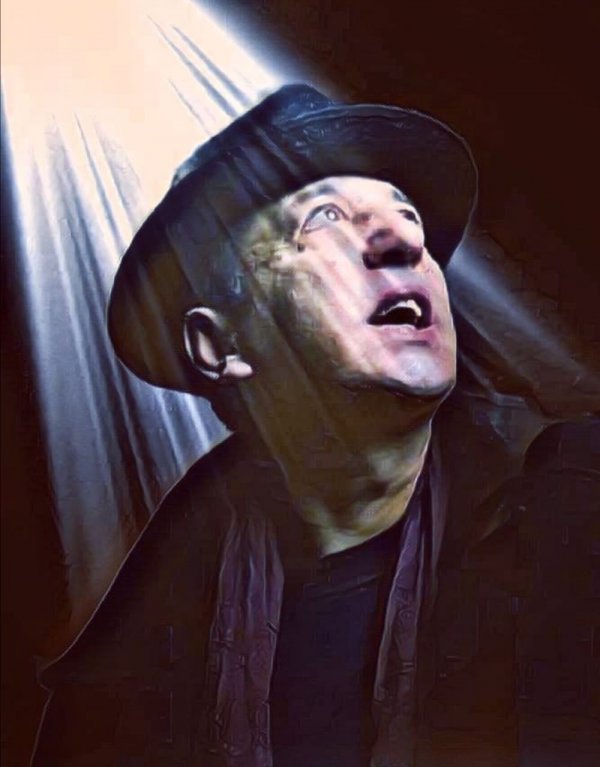 Nurullah Umut / ŞİİR İÇERDE. / 😭BİR ADAM AĞLIYOR