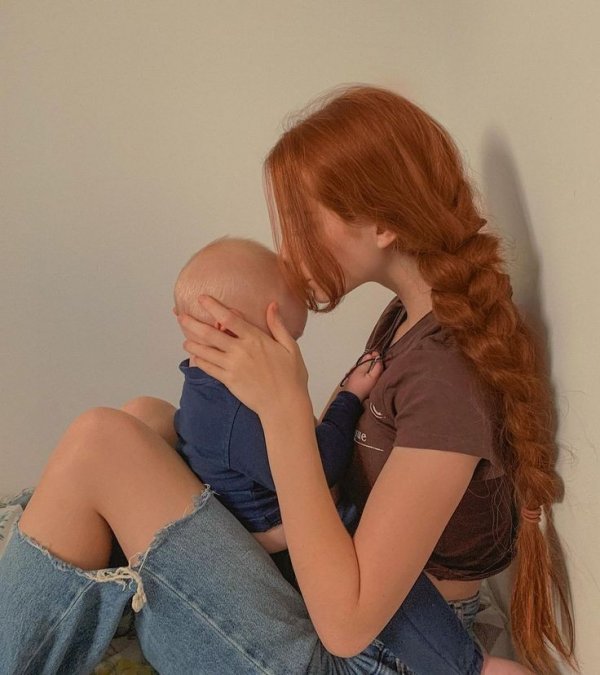 Hatice Ebrar / Hiç Olmamış Gibi|Texting / 𝟷𝟿|ᴍᴜʜᴛᴀᴄ̧