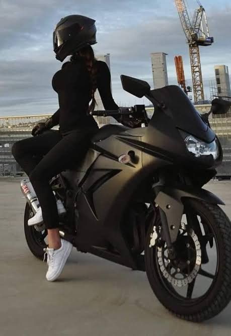 İkoşşş:) / Yakışıklı adam :) / 1. Bölüm