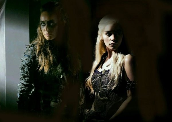 Özge Mikaelson / Queen Heda / 1–İntikam